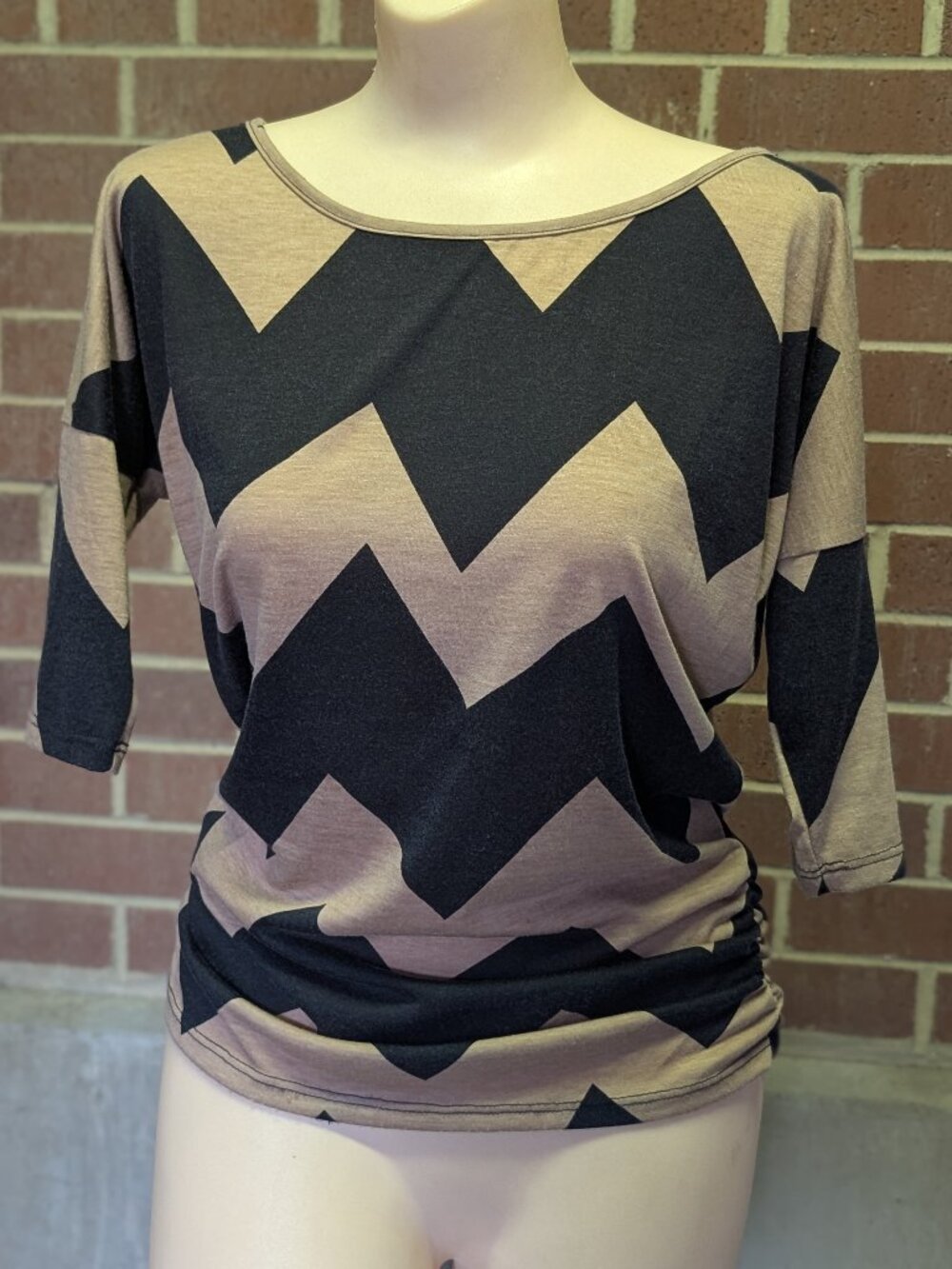Julie's Closet Chevron Print Dolman Top Women's Brown Black Ruched Side Blouse M